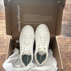 Size 6.5- Dr Scholls Time Off - White - Womens NIB

Brand new never worn !